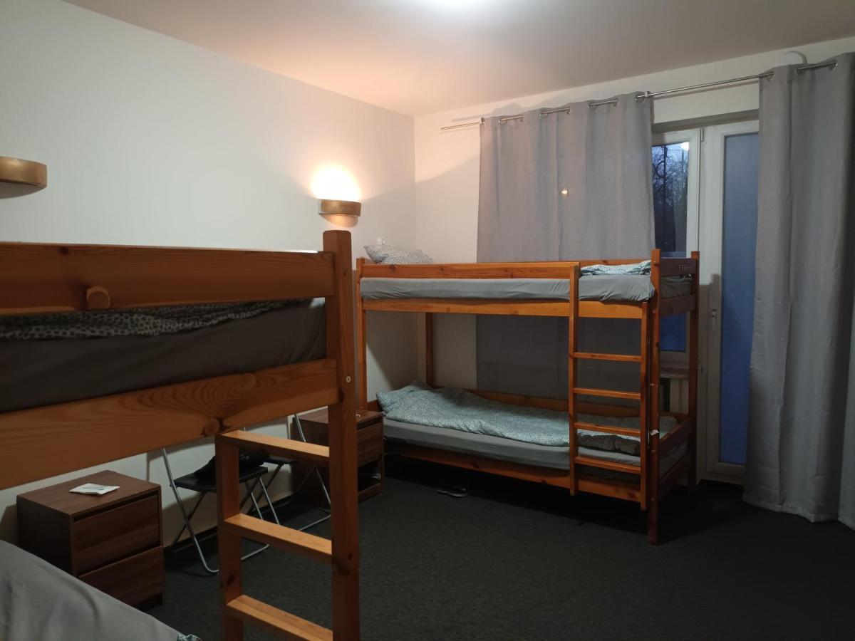 Polsland Hostels Airport Varsó Kültér fotó