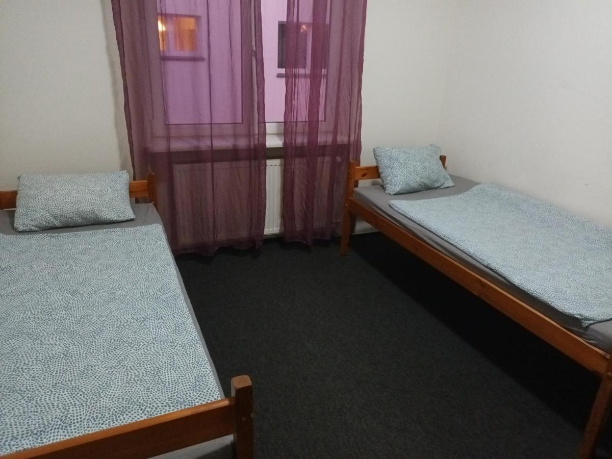 Polsland Hostels Airport Varsó Kültér fotó