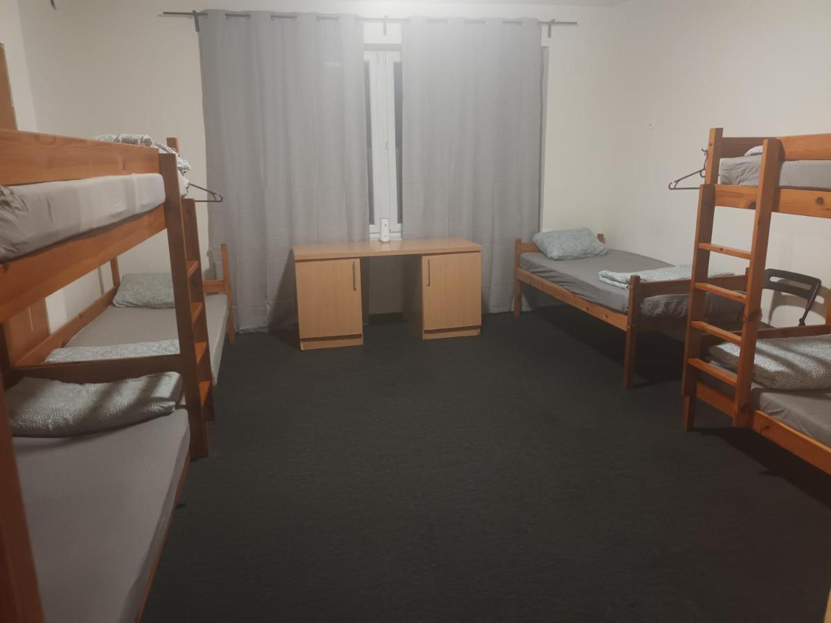 Polsland Hostels Airport Varsó Kültér fotó