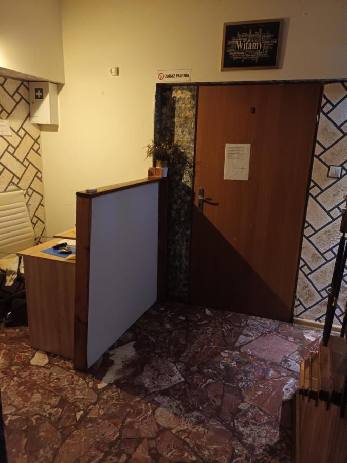 Polsland Hostels Airport Varsó Kültér fotó